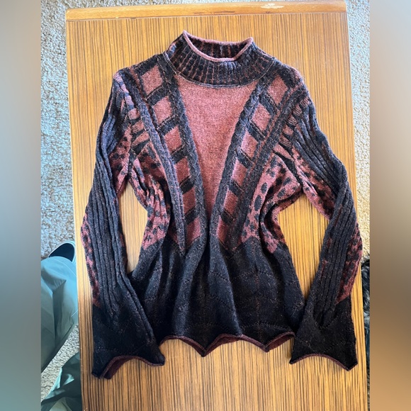 100% Alpaca Fur Women’s Sweater w/Bell Sleeves - Picture 1 of 5